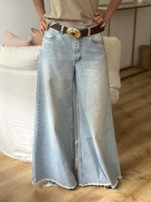 Alternative view of Jean Alba