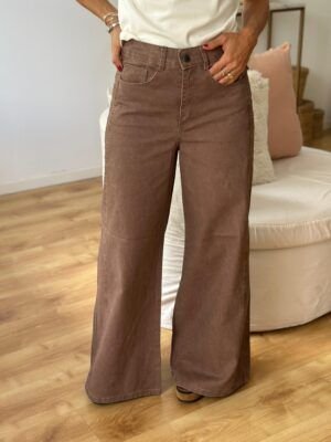 Alternative view of Jean Lux