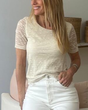Alternative view of Remera Teresa